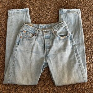 Levi's Women's Light Blue Straight Leg Jeans